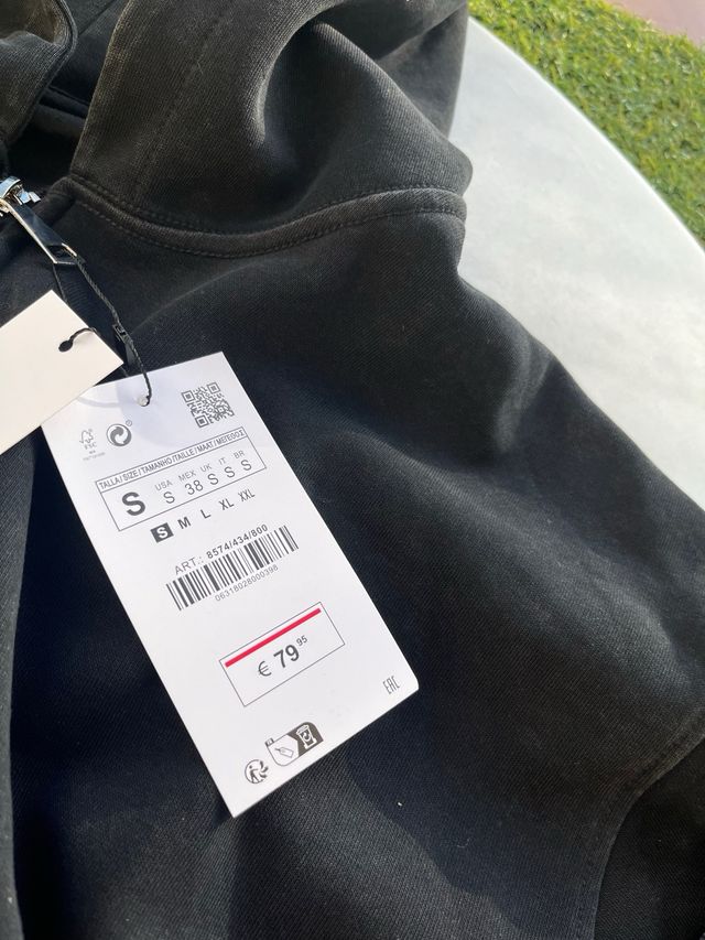 Sudadera con cremallera Zara Negra