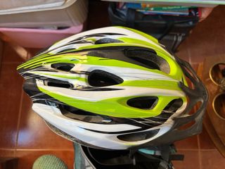 Casco de Bicicleta Verde y Blanco