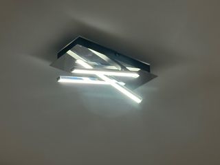 Lámpara de techo moderna plateada y blanca