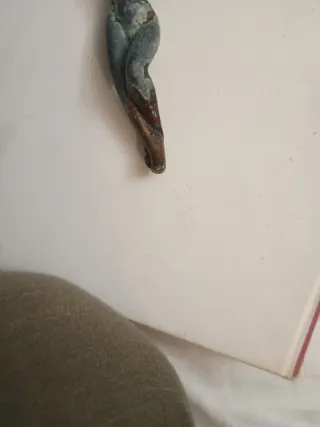 Abridor antiguo figura mujer bronce