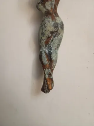 Abridor antiguo figura mujer bronce