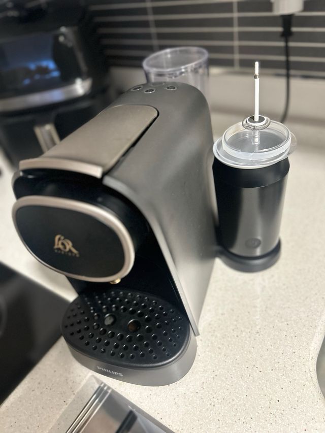 Cafetera Philips L'OR Barista Negra