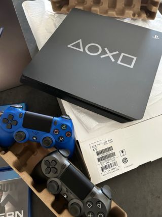 PS4 Edición Limitada 1TB + 6 Juegos