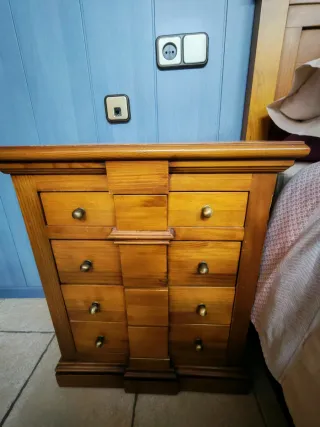 Mesillas de noche de madera 40euros , cada una