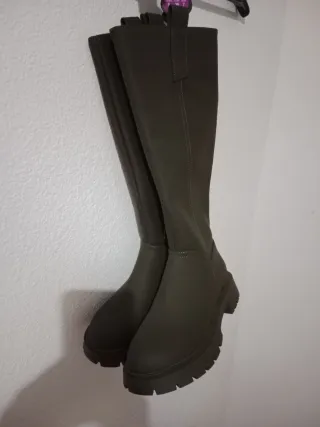 Botas altas verde oliva talla 38