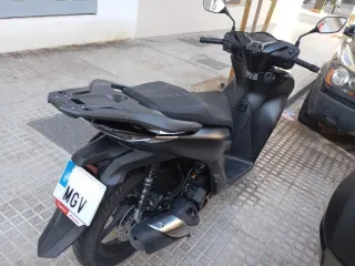 Honda SH125i versión Sport negro mate