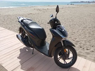 Honda SH125i versión Sport negro mate