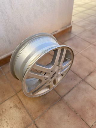 Llanta Ford 15 pulgadas