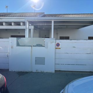 Puerta corredera y entrada