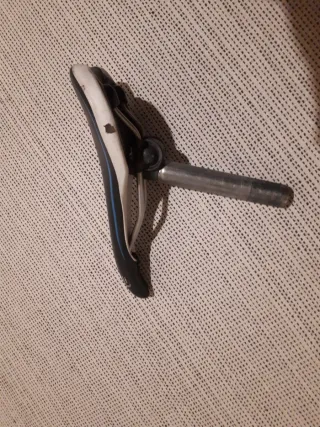 Sillín de bicicleta negro y blanco