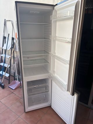 Nevera combi plateada