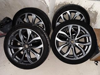 Llantas Audi con neumáticos.