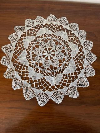 Centrino uncinetto fatto a mano cm 37