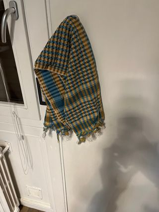 Sciarpa a quadri blu e gialla