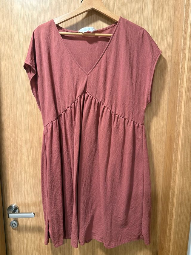 Vestido corto veraniego color teja.