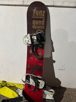 Tabla de Snowboard Contra Band Zone y botas