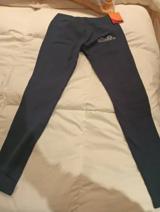 Leggings Ellesse con etiqueta.