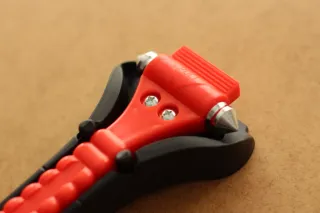 Martillo de seguridad 2 en 1.