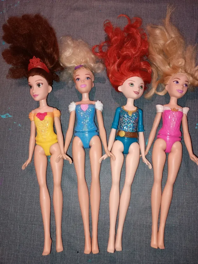4 Muñecas Barbie