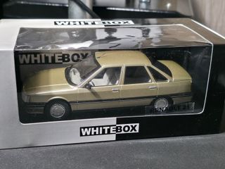 Renault 21 WhiteBox 1:24