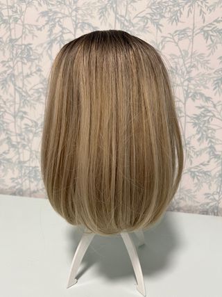 Preciosa Peluca Bob Degradada castaña y rubia