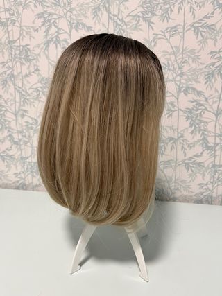 Preciosa Peluca Bob Degradada castaña y rubia