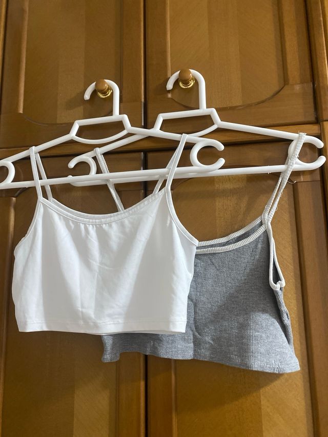 Tops 2x1 gris y blanco