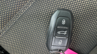 DS DS7 Crossback BlueHDi 130 DE Bastille + AT 96 kW (130 CV)