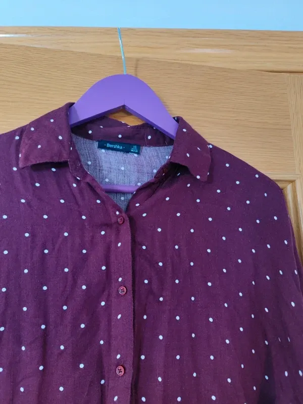 Camisa Bershka puntos blancos