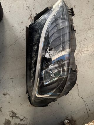 Faro Derecho Mercedes Clase C 2015