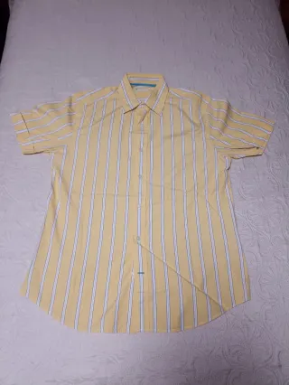 Camisa de rayas amarillas y blancas