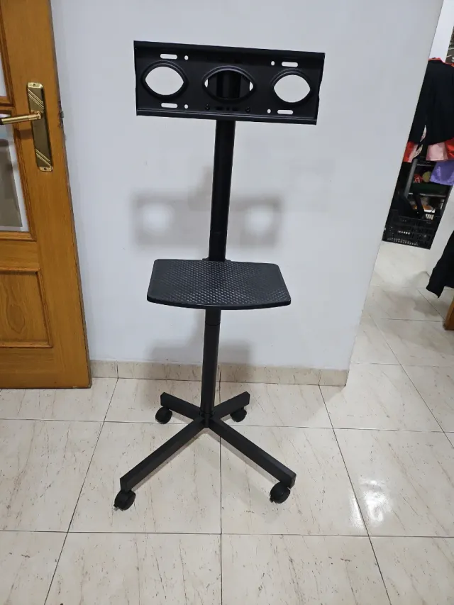 Soporte TV con ruedas