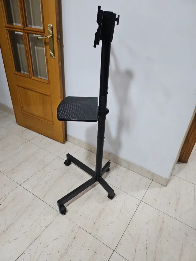 Soporte TV con ruedas