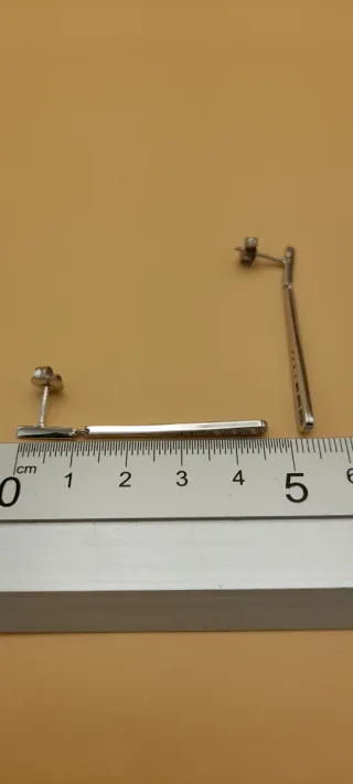 Pendientes de oro blanco con brillantes.