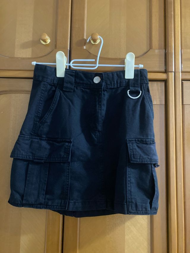 Falda corta negra cargo