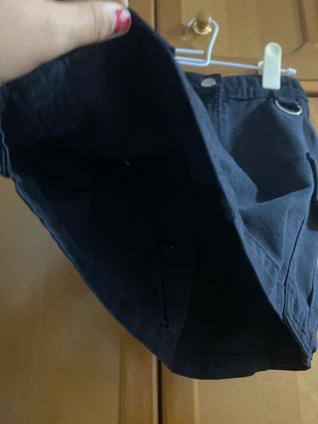 Falda corta negra cargo