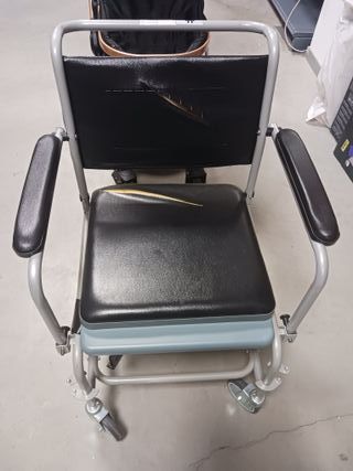 Silla WC Mobiclinic con ruedas