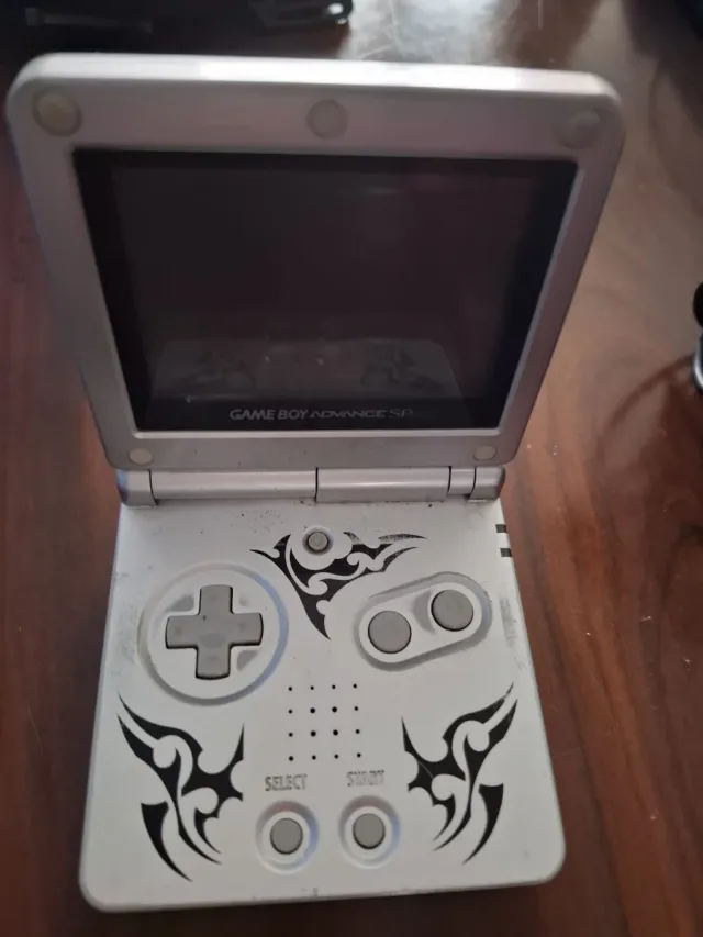 Nintendo Game Boy Advance SP Plata