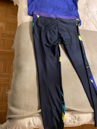 Conjunto deportivo: Malla y camiseta