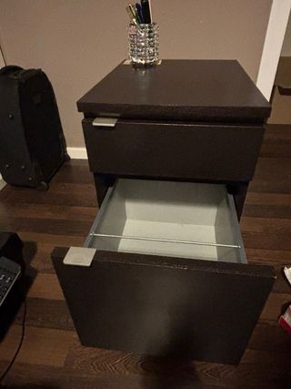 Cajonera de madera con ruedas