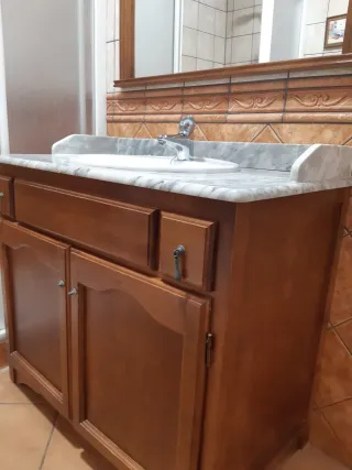 Mueble de baño rústico madera y mármol