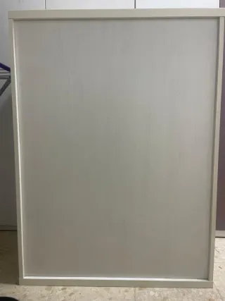 Cómoda morada y beige