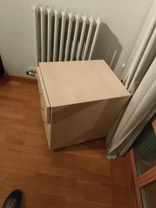 Cajonera con ruedas beige y marrón