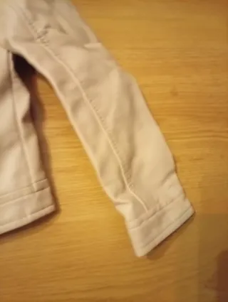 Cazadora imitación cuero niña beige