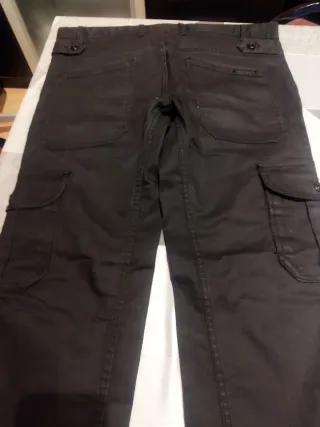 Pantalón cargo Zara negro hombre. 50 de cintura