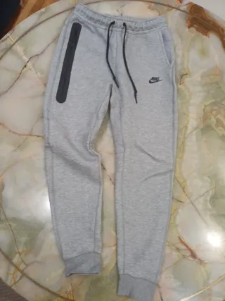 pantalon nike tech talla S color gris
