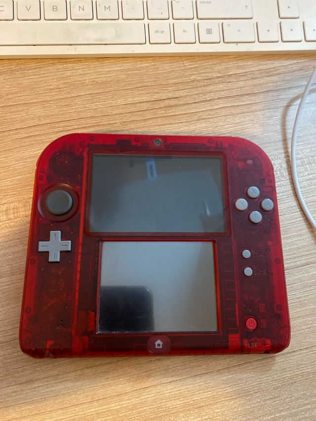 Nintendo 2DS Roja con roturas  No funciona la pant