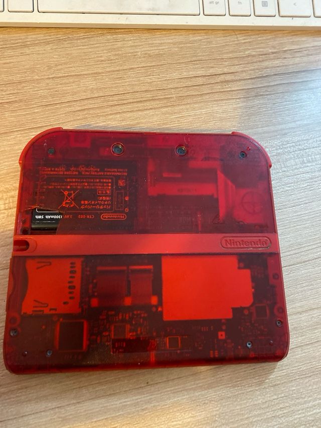 Nintendo 2DS Roja con roturas  No funciona la pant