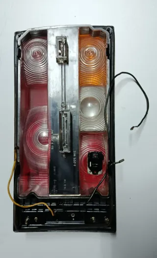 Piloto trasero izquierdo Seat 131