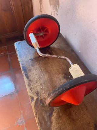 Triciclo ,patinete antiguo